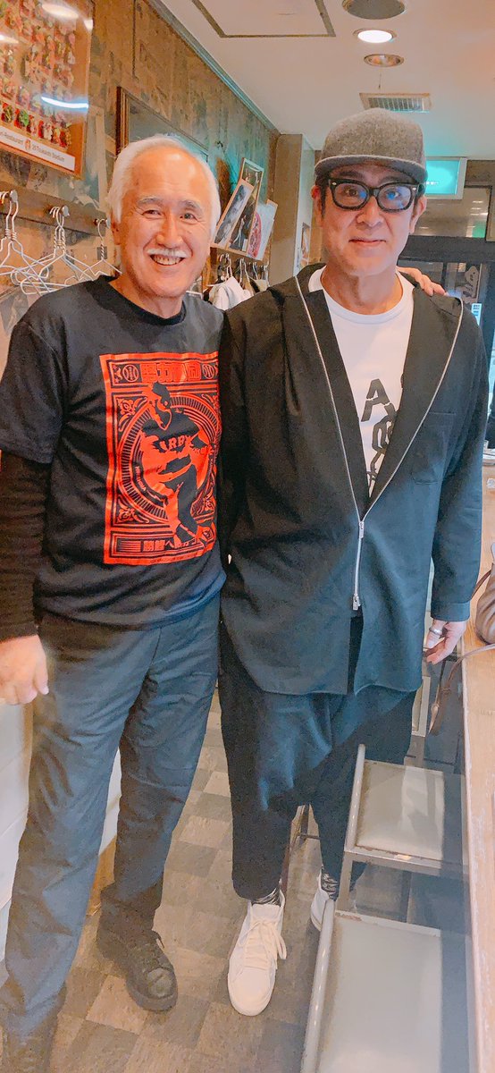 カープ鳥きのした 今宇梶 剛士さんが1人で来てくれて常連さんと仲良く飲んでます 嬉しいし幸せです 宇梶剛士 カープ鳥きのした十日市