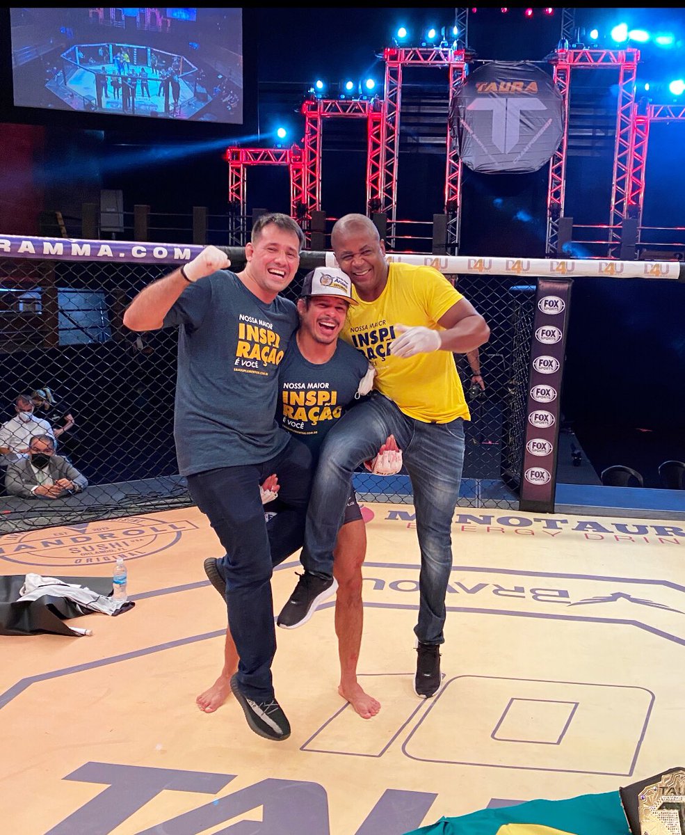 Sobre ontem à noite: A minha gangue dominou o Rio ❤️🇧🇷  <a href="/ErivanBoxer/">ErivanBoxe</a> <a href="/silvestrefoliag/">Silvestre Foliage</a> @taura_mma