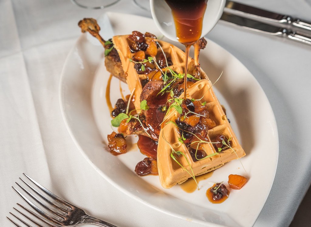 Who doesn’t love a good #brunch?! Come enjoy the remainder of fall by dining with us on our beautiful outdoor patio! 🧇🍂