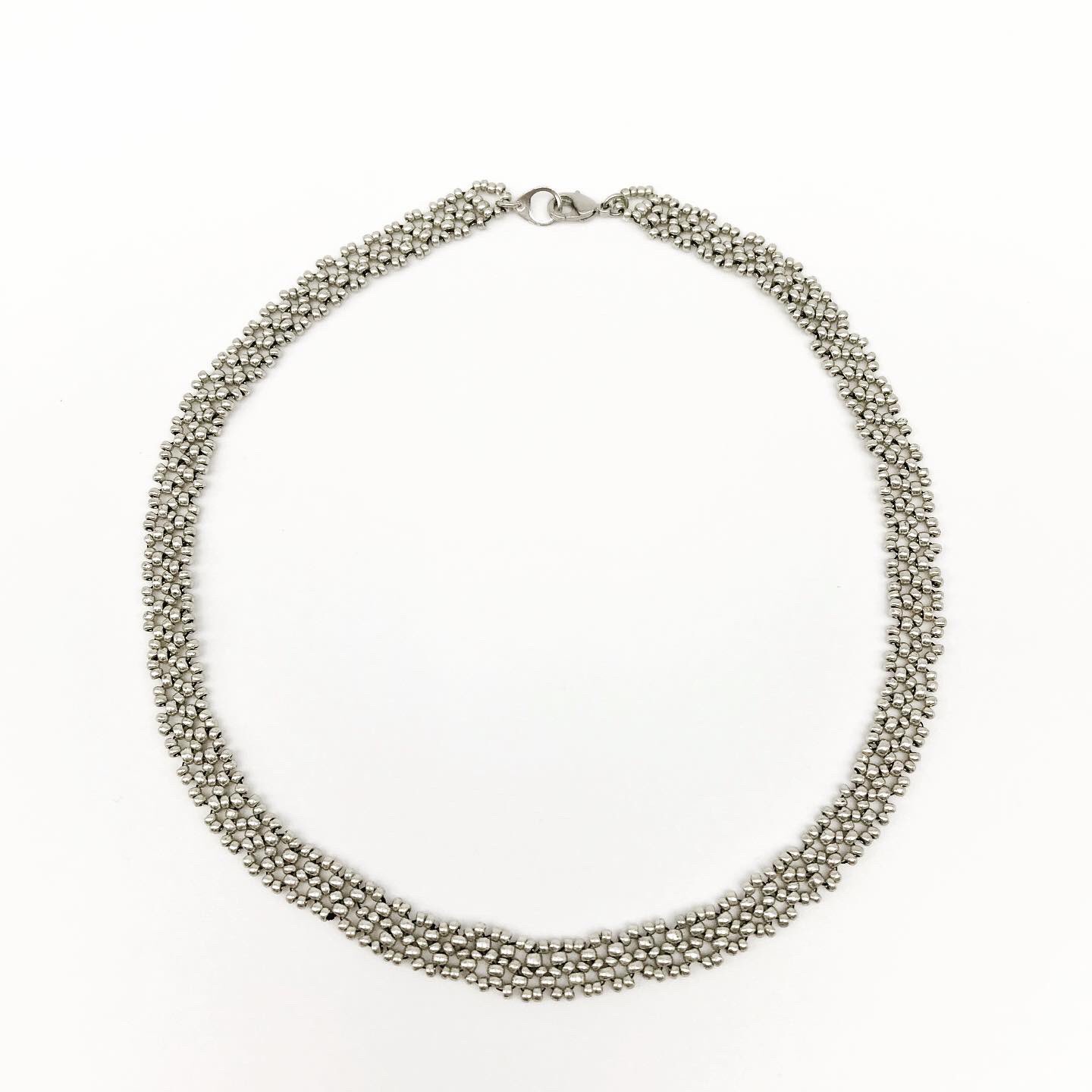 Itowokashi Auf Twitter Necklace Chevron Size 長さ34cm 金具含む Color Silver Gold Material ガラス メッキ 留め具 Weight 5g Chevron シェブロン は英語で 山形 の意味で ステッチの技法の一つです ビーズ を山形に一粒一粒紡いで製作しました