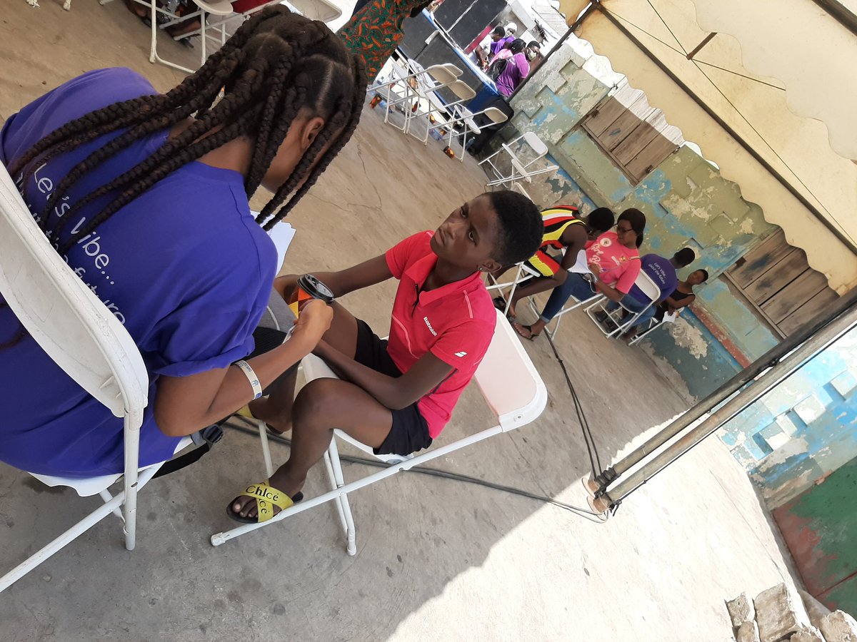 kwasiSELASSIE's tweet photo. It's our last #GirlBozz session live at #JamesTown in #Accra.  @PPAGGhana ED @AdubeaAmoah was present with the #PeerMentors. A wonderful feeling noting over 700 #AdolescentGirls lives have been touched through the #StigFAS project. Thanks to @ippf @IPPFAR @YLabsGlobal @YW_PPAG https://t.co/FNiJWuLhZb