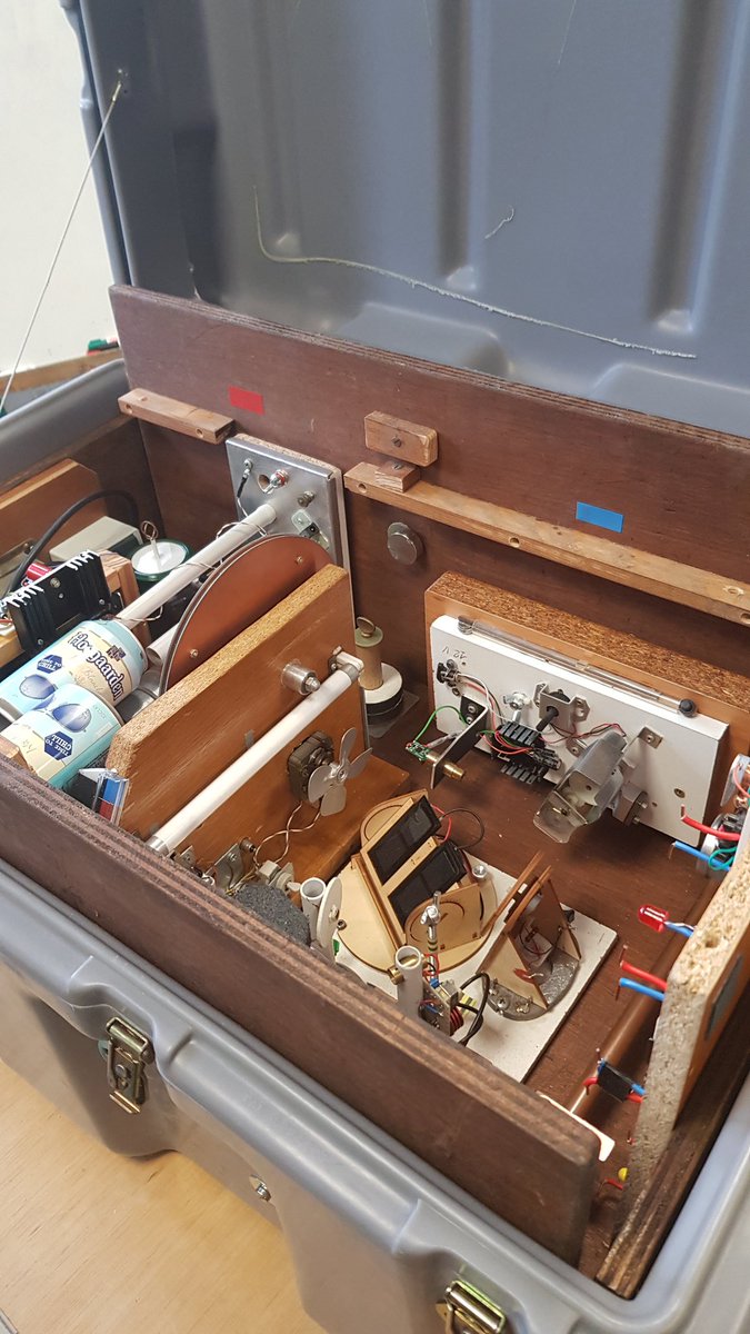 StephCLT's tweet photo. Les expériences home-made pour la fête de la sciences sont toutes transportables pour allez dans les écoles nice job ! #f6kmx #fetedelascience #hamradio https://t.co/Ayk2SAl3yV