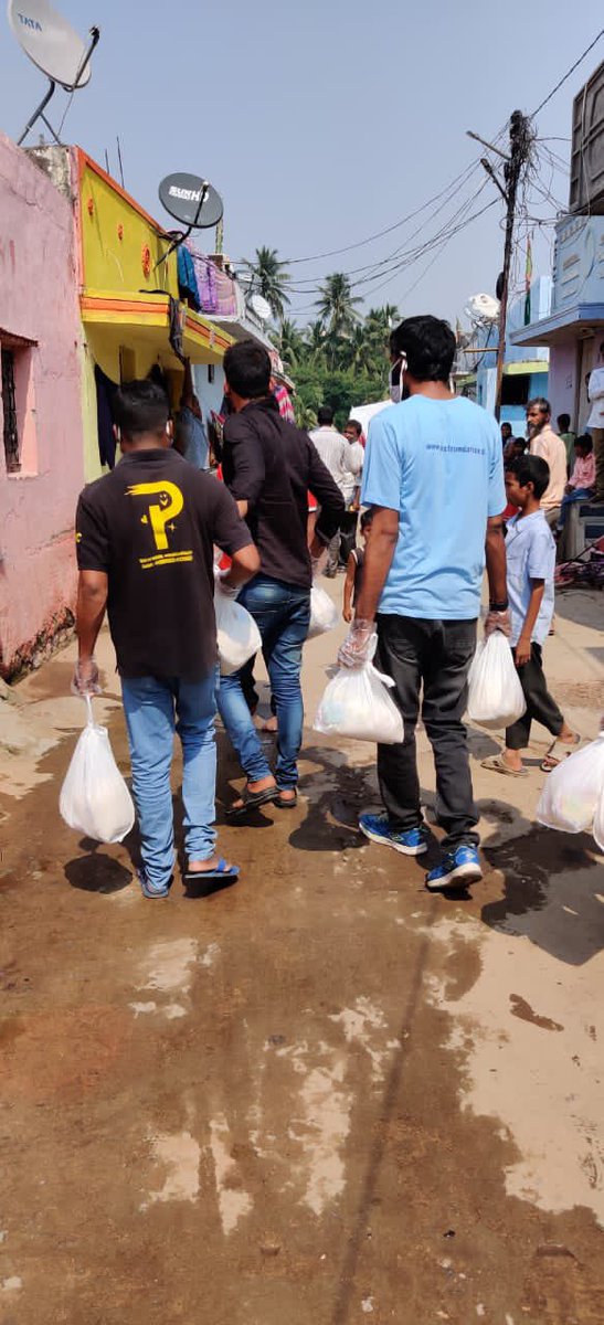 Premanth_PK's tweet photo. #1
Successfully completed the 1st round of distribution of food supplies and clothes.
We appreciate the efforts of all our team members, donors, people who have supported in the distribution process.
TEAM PKC FOUNDATION,
#donations #foundation #Malakpet #teampkc #Hyderabad https://t.co/Z0OS7Ut861