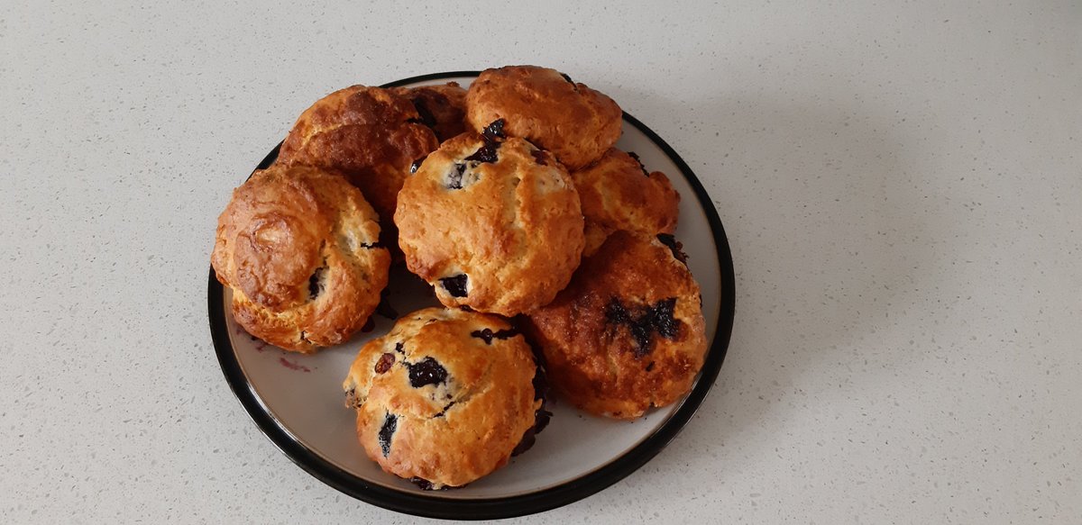 moloney_melissa's tweet photo. Proof that the first batch weren't a fluke!
#MaiaDunphy provided her recipe, in support of Our Lady's Hospice.
This time I added some soft brown sugar to the top of a few, for crunch..😋
#SaturdayScones
#BankHolidayBuns https://t.co/eChu5wnTzx