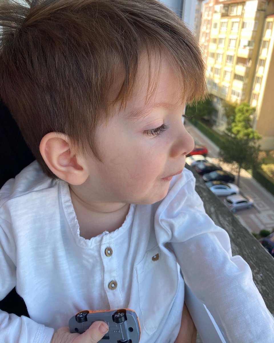 Sadece zaman akıp gitmiyor.. 
Çocukluğum, yapamadıklarım, yaşayamadıklarım gidiyor ömrümden .

Siz bana destek olursanız ben büyüyebilirim, yapamadıklarımı yapabilir yürümenin nasıl bir duygu olduğunu öğrenebilirim. 
taplink.cc/smapoyrazali     #poyrazaliyaşasın