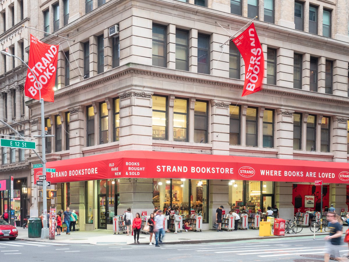 The area below NYC's Union Square was once called "Book Row" - a six-block stretch boasting nearly 40 bookstores, many of them used and rare bookdealers. Today, the sole survivor is  @strandbookstore, whose "18 miles of books" encompass new, used, rare and academic books.1/