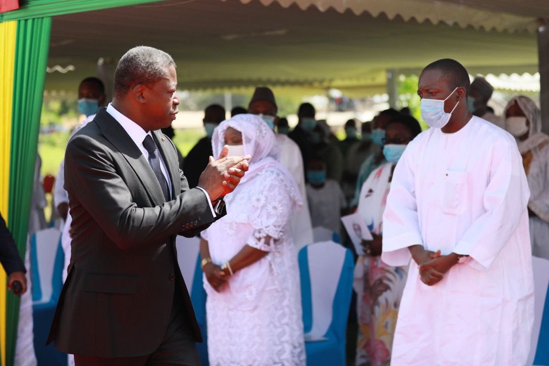 FEGnassingbe's tweet image. C'est avec une vive émotion que j'ai pris part ce jour aux obsèques nationales en hommage à feu Fambaré Ouattara Natchaba. 

La République perd un de ses plus grands serviteurs.

FEG