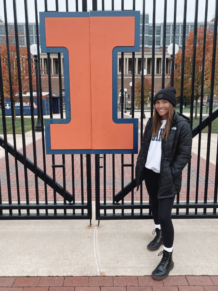 gabby_debevec's tweet photo. I am excited to announce my verbal commitment to further my academic and athletic career at the University of Illinois. Thank you @TyraPerry13, @Ltrout07 and @lmcmahon7 for this amazing opportunity. Also, a big thanks to @ILChillGold, my coaches, teammates and family. I-L-L 🔷🔶 https://t.co/7fvshogZr4