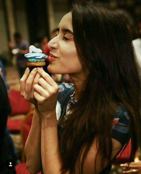 ShradddhaKapoor's tweet photo. One Like For  Cutepie Shraddha Kapoor https://t.co/Zy8PiBWrdi