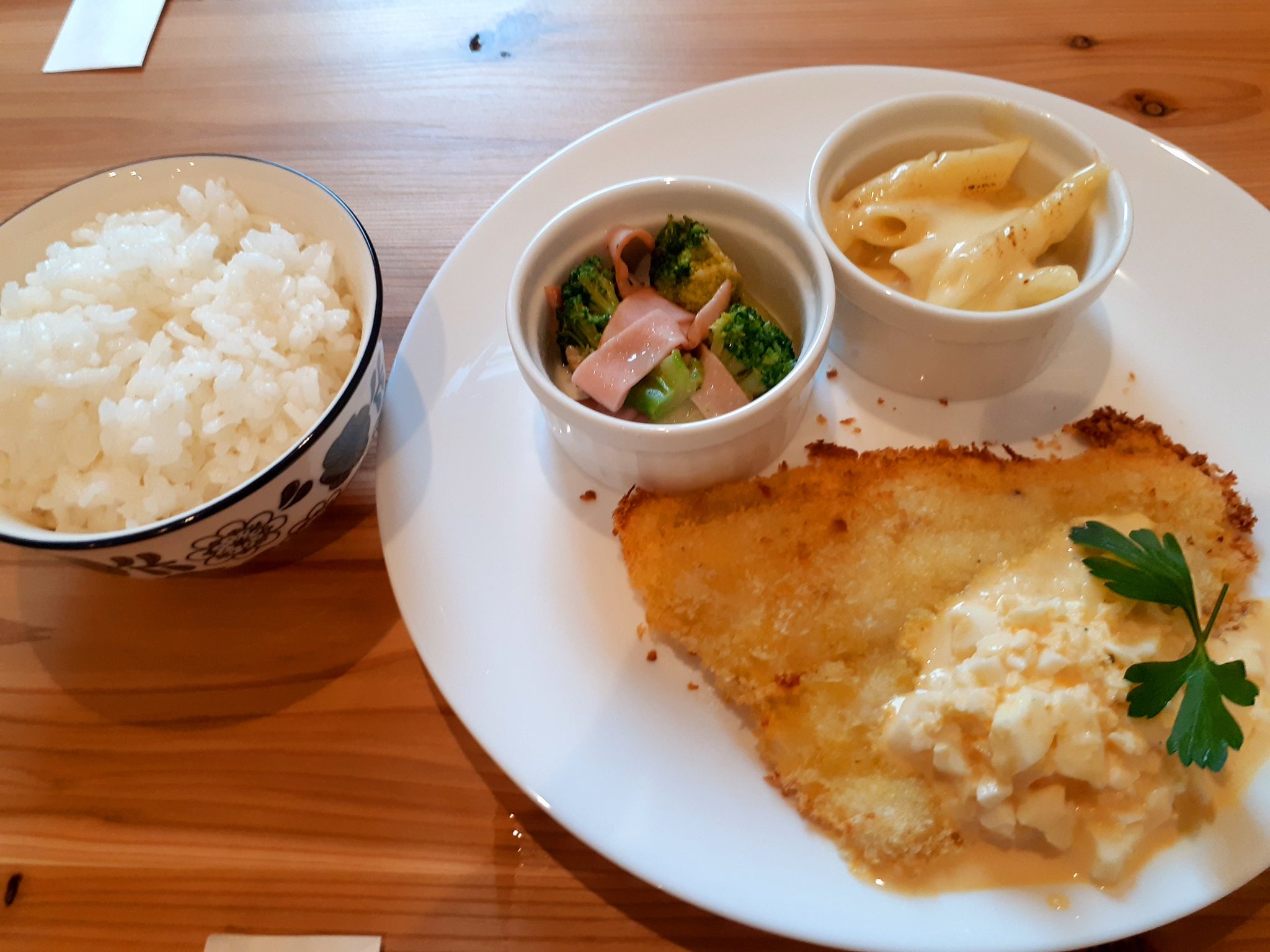 Heisuke 町田の ちいさなレストラン Time Flies でグランドオープン後のランチ やっぱりここの料理は我が家好み 味付けは濃くなく優しい味付けで美味い アルコールも置いていることが判明したのででディナータイムにも行ってみたい ピザは妻が注文
