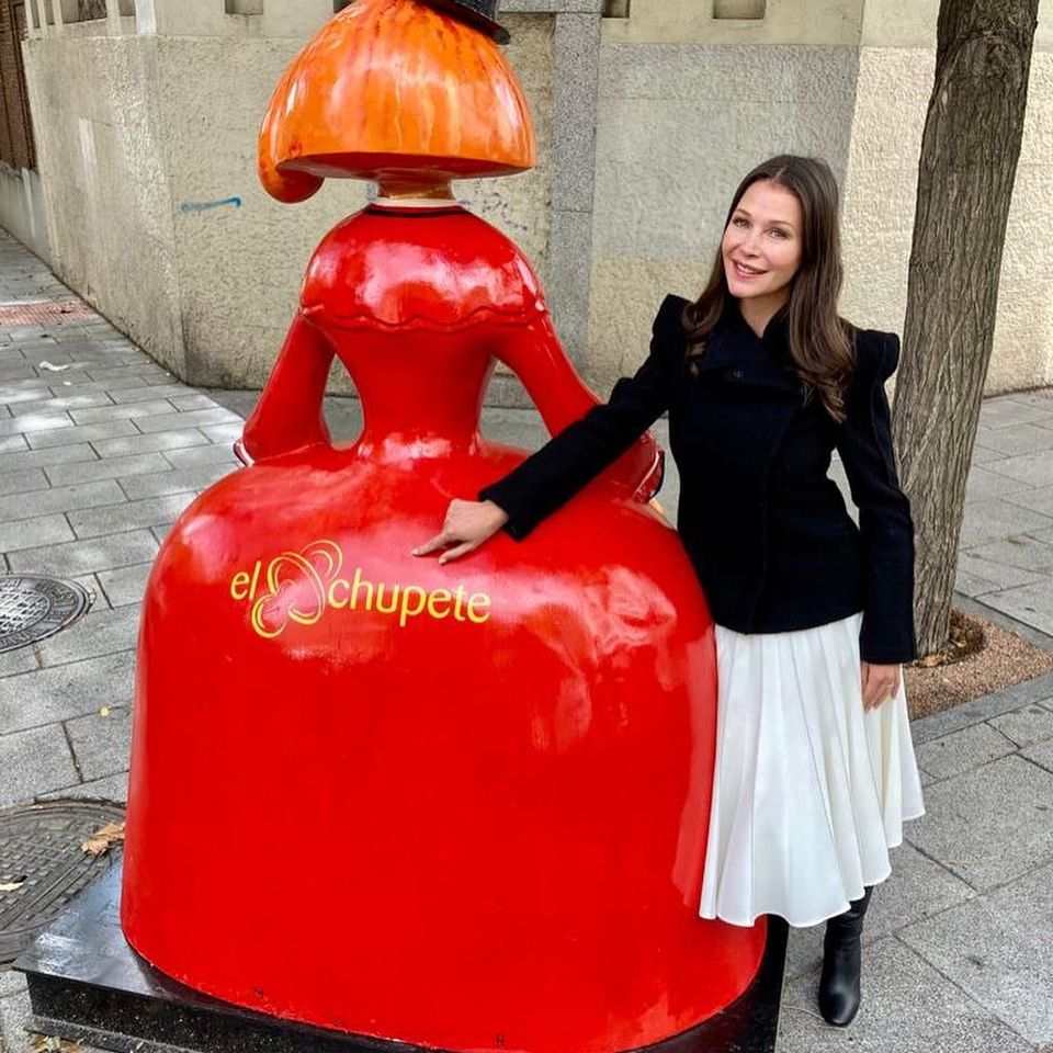 ¡Y nos siguen llegando fotos! Maravillosa, @estherdona_oficial, Marquesa Viuda de Griñon con nuestra #MeninaporlaInfancia diseñada por #Fofito 🤗
.
.
.
<a href="/meninasmadrid/">meninasmadridgallery</a>  <a href="/acotex/">ACOTEX</a> <a href="/m_c_d_moda/">Madrid Capital De Moda</a> <a href="/artbyazzato/">antonio azzato</a> <a href="/madrid/">Ayuntamiento Madrid</a> <a href="/fpdeseo/">Fundación Pequeño Deseo</a> <a href="/monicaragon/">Monica Aragon</a> <a href="/Fofito/">Fofito</a> 
#MeninasMadridGallery