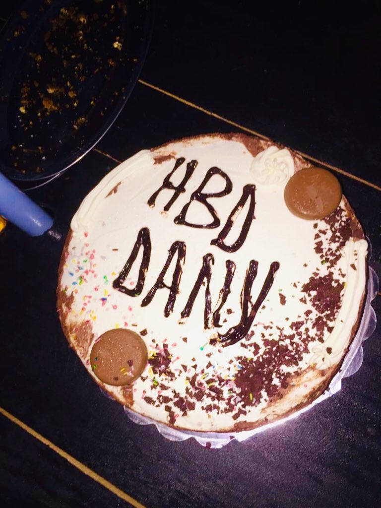kebra_games's tweet photo. Hier soir, nous avons fêté les 1an de plus de @essome_dany 
Joyeux anniversaire encore Dany Essome 🥳🎂🎉
#Birthday
#kebragames
#Carrefourmarket https://t.co/gVFb24ul5M