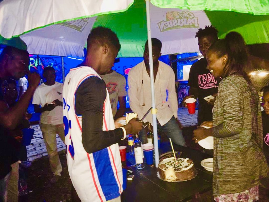 kebra_games's tweet photo. Hier soir, nous avons fêté les 1an de plus de @essome_dany 
Joyeux anniversaire encore Dany Essome 🥳🎂🎉
#Birthday
#kebragames
#Carrefourmarket https://t.co/gVFb24ul5M
