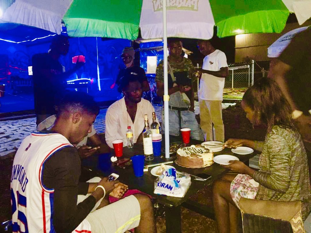 kebra_games's tweet photo. Hier soir, nous avons fêté les 1an de plus de @essome_dany 
Joyeux anniversaire encore Dany Essome 🥳🎂🎉
#Birthday
#kebragames
#Carrefourmarket https://t.co/gVFb24ul5M