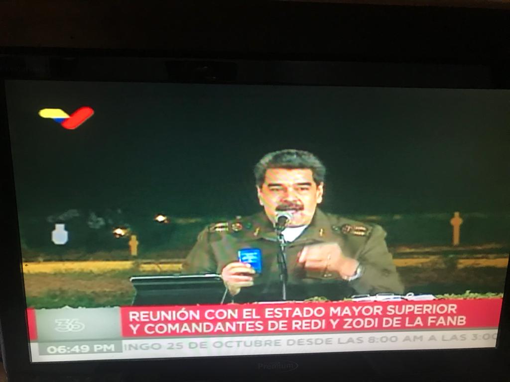 DolarToday's tweet photo. Esto es UN UNIFORME VACÍO-----> Vestir uniforme militar no lo hace militar.. ni con sexto grado aprobado se viste de “general”. Recordar que éste régimen destruyó al el Ejercito Forjador de Libertades y a todas las FuerzasArmadas.Los uniformes que ustedes ven,SON UNIFORMES VACÍOS https://t.co/0KV4vmGUjO