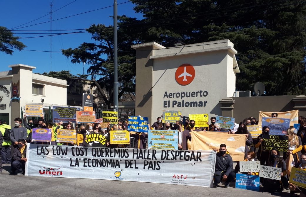 albanodl's tweet photo. Sorpresa y bronca «low cost»: Un organismo estatal no rehabilitó las operaciones en el Aeropuerto de #ElPalomar 
 
@osrna 
@TFlybondi 
@SJetsmart 

https://t.co/qPJOZNB3V9 https://t.co/G154Rffa2j