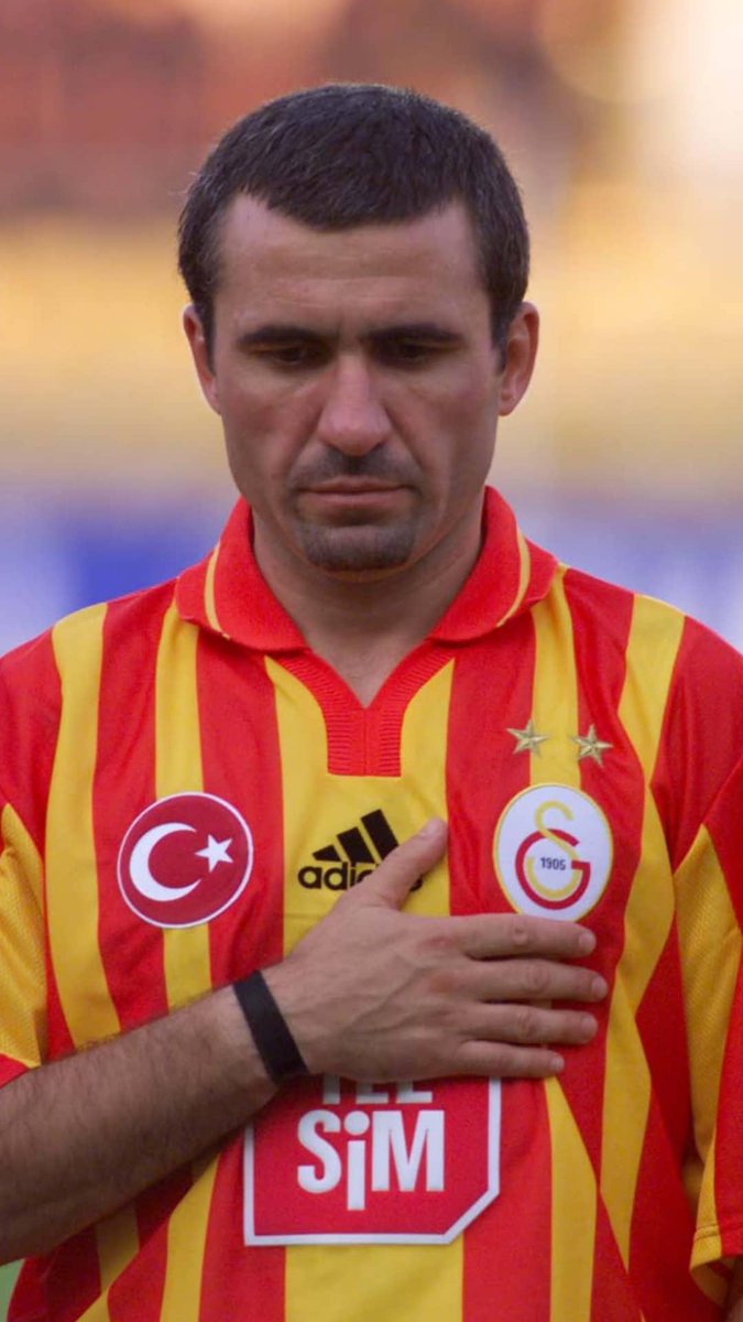 Bu adamı stadda canlı canlı izleyen nesil çok şanslıyız... #hagi #gheorghehagi #GalatasaraySK #Galatasaray #bugüngünlerdenGalatasaray #ERZvGS https://t.co/52rA6zzQVW
