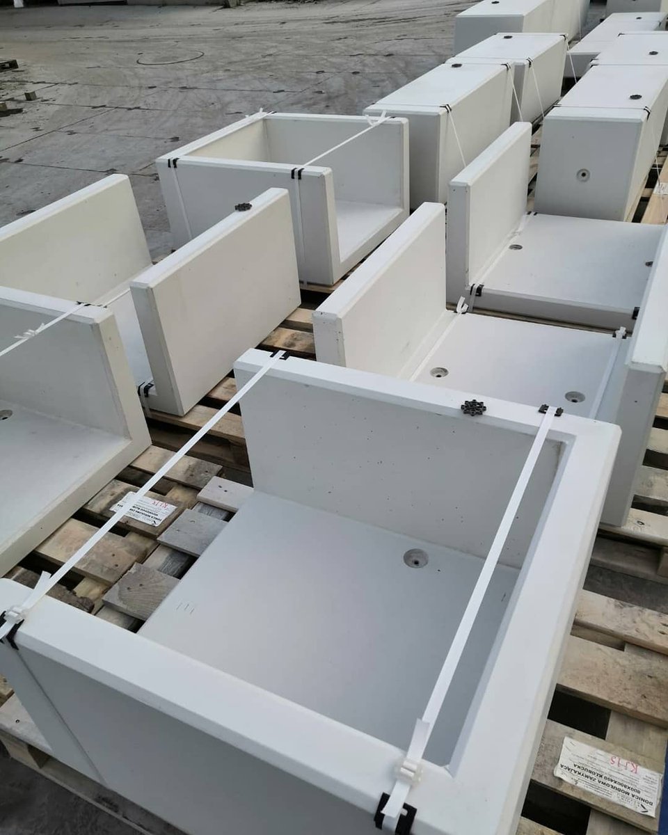 SienkiewiczMat's tweet photo. Ławki z betonu architektonicznego.

#SienkiewiczMatBud #KlinikaBetonu #budownictwo #beton #construction #concrete #prefabrykaty #precast #betonarchitektoniczny #Warszawa https://t.co/045hfljyQA