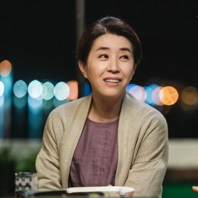 kdramadaisy's tweet photo. the mother.                      the daughters. https://t.co/Oh8IBuVe70