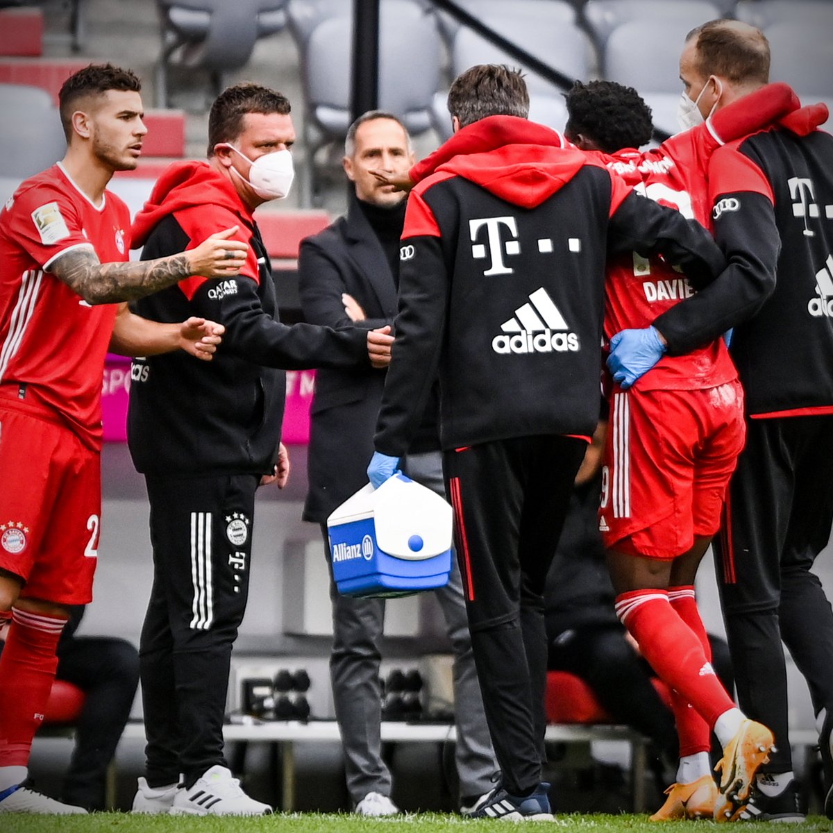 brfootball's tweet photo. Alphonso Davies was substituted and had to be helped off the field just three minutes into Bayern's game vs. Frankfurt.

Get well soon, Phonzie 🙏 https://t.co/la3RKSoPxh