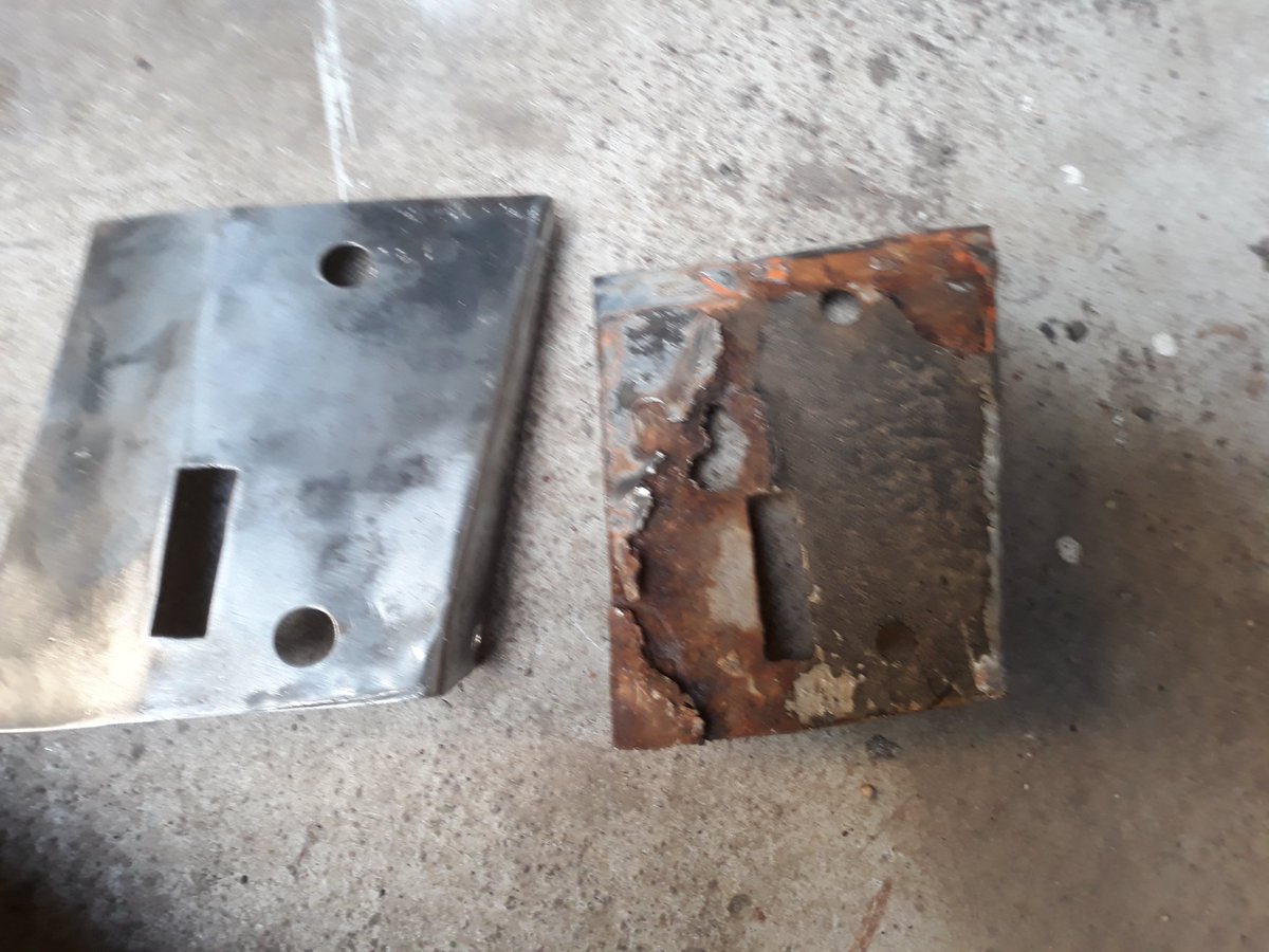 Hundertka1's tweet photo. Dlouho jsem nic nedal protože začínám bojovat s plechařinou. No ono to jde dost pomalu když každý kousek shnilého plechu musím vyrobit sám doma na dílně.  

Holt to není Volkswagen aby se dalo vše koupit. 

No dal jsem se na vojnu tak musím bojovat. https://t.co/rMfNTSI6g8