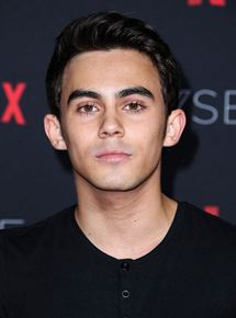 merlinpapin3's tweet photo. On souhaite un Bon Anniversaire à #TylerAlvarez qui a 23 ans , vu dans 

John Henry
Veronica Mars 
American Vandal 
Pretenders 
Pools
Sid is Dead

@Jouxplane83 @FredOL69007 https://t.co/4XSmp9cQro