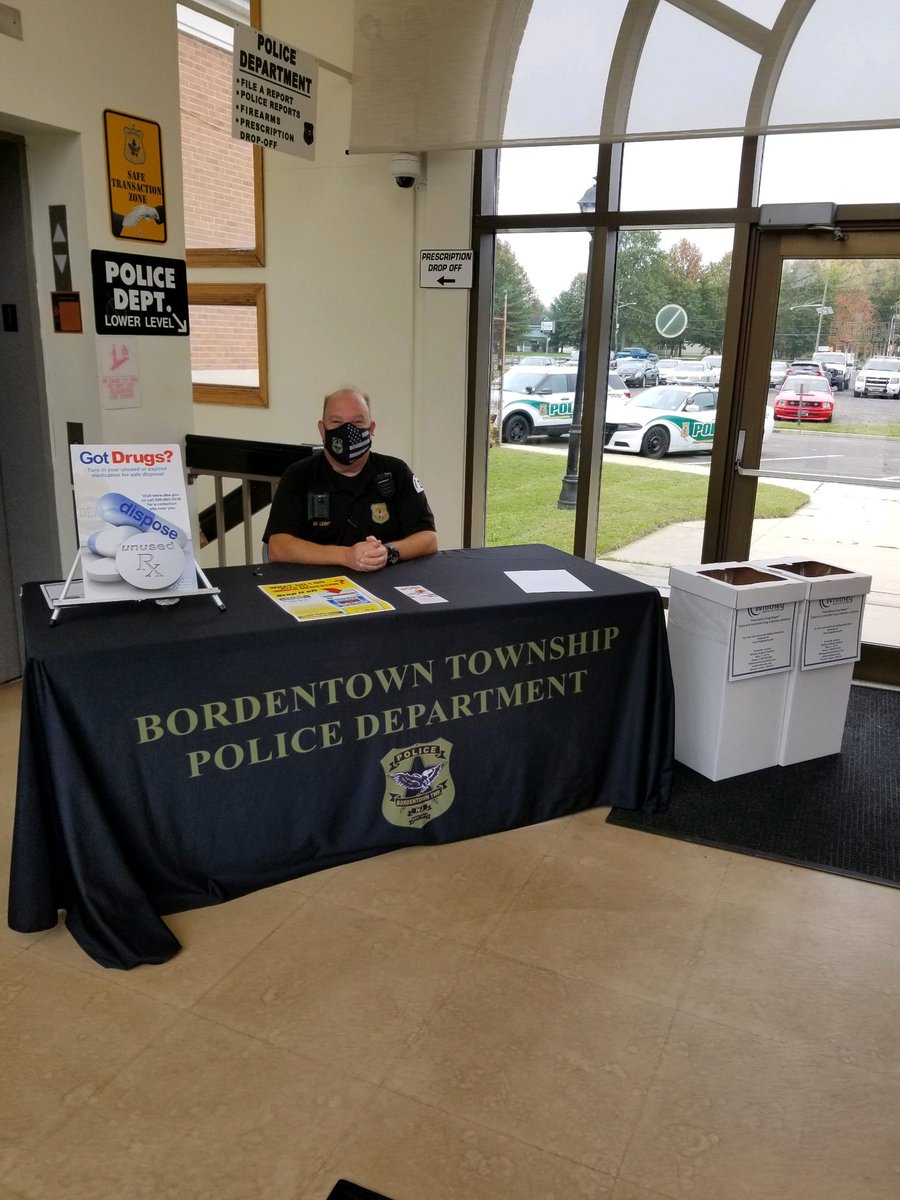 township_police's tweet photo. Happening Now!! Drop off your 💊at our PD today from 10am - 2pm. #operationTakeback https://t.co/9oWp3jz1D7