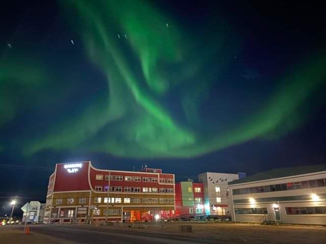 TaraVatNAC's tweet image. Thanks for asking!! We live in #Iqaluit and have for 4 years.I teach in Nursing (#NACNursing) at @NUArcticCollege for @DalhousieU. amazing place to teach, live and learn ♡  here are some pics of my fav classroom, our local territorial park and a borrowed pic of the #aqsarniit ♡