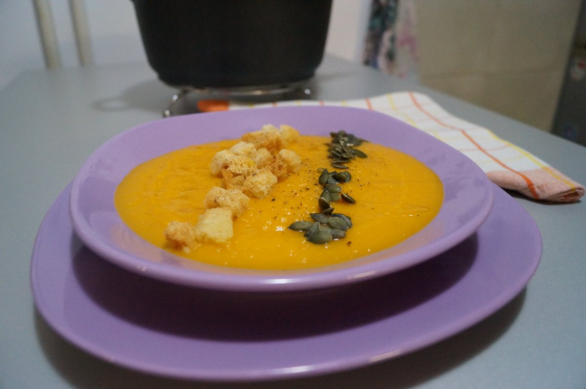 KMarijom's tweet photo. Prepare those pumpkins, I have a simple and delicious recipe for a pumpkin pottage - ideal meal for cold autumn days! Take a peek:
https://t.co/OpUFwI9oB4

#cooking #recipe #pumpkin #pottage #Food https://t.co/YZ5IT22UkY