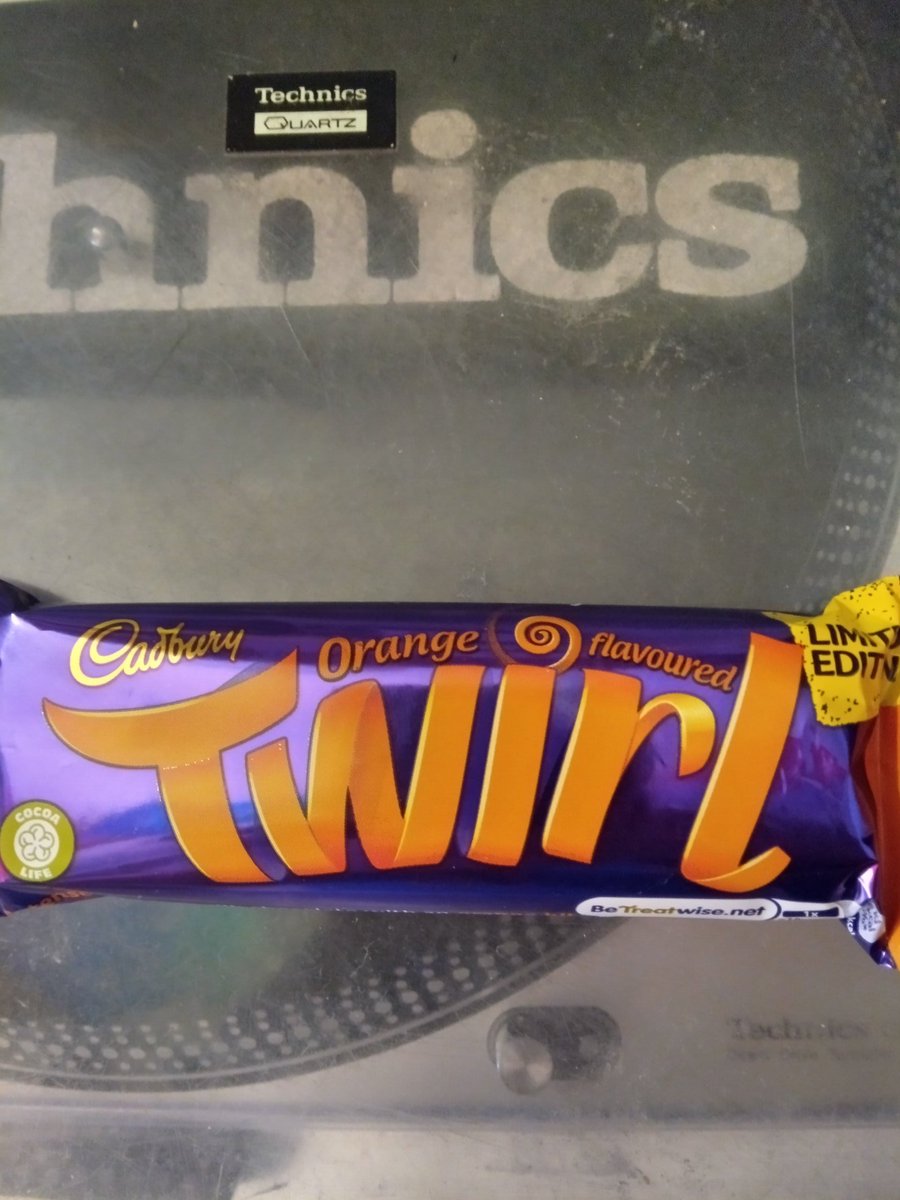 TennersTenTun's tweet image. Finally found one! Yum! #orangetwirl