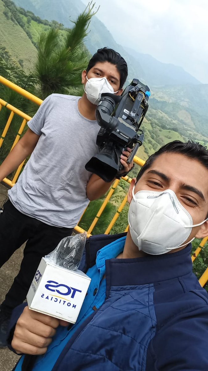 tcsnoticias's tweet photo. Uno de nuestros equipo de #TCSNoticias se encuentra en el municipio de Arcatao, en el departamento de Chalatenango, trabajando en un reportaje sobre la presencia de militares en puntos ciegos limítrofes entre El Salvador y Honduras. Vía: @William_TCS https://t.co/nZ9HNZGw9A