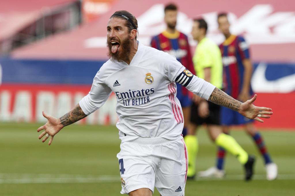 marca's tweet photo. ⚪️🚀 Ey, ey, ey, ey 
@RealMadrid : La conquista del Camp Nou ✊🏟 
#ElClásico, en cuatro imágenes. https://t.co/LRAYNOmLhY