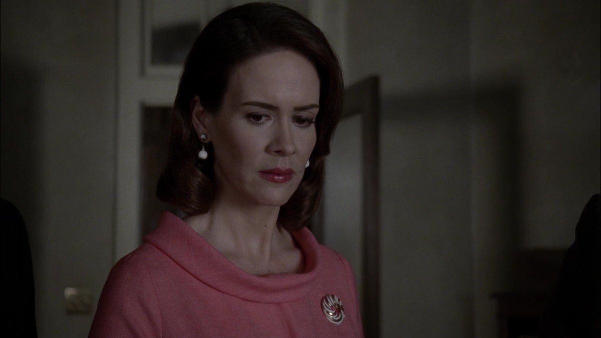 sarah paulson as lana winters, a thread: