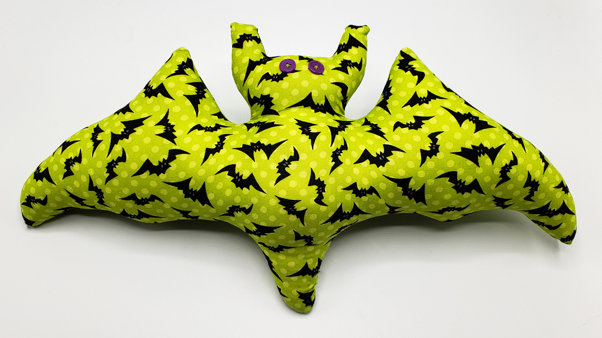 OccasionalBat's tweet photo. Don't be green with envy. This batty polka dot pillow can be yours! #bat #handmade #pillow #Halloween #green #polkadots #theoccasionalbat #etsy #BatWeek2020 https://t.co/vamYSd6SjT https://t.co/q9b35JJGtT