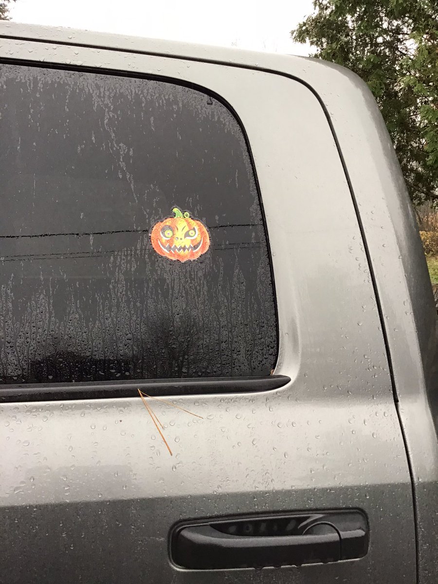 wayne19966285's tweet photo. Carter decorated my truck https://t.co/WPqxRcnham