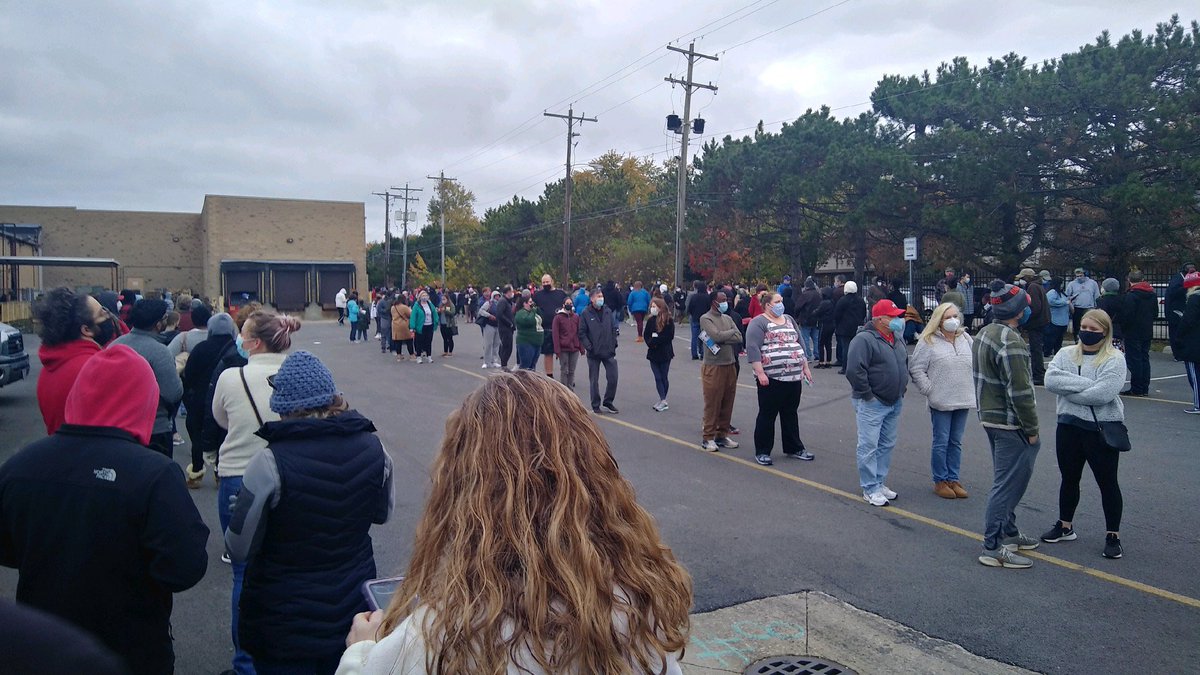 The lines outside of the Franklin County Board of Elections in Columbus, OHIO this morning. Ohioans are ready to elect @JoeBiden, @KamalaHarris and @OHDems up and down the ticket. Thank you dad for the picture!