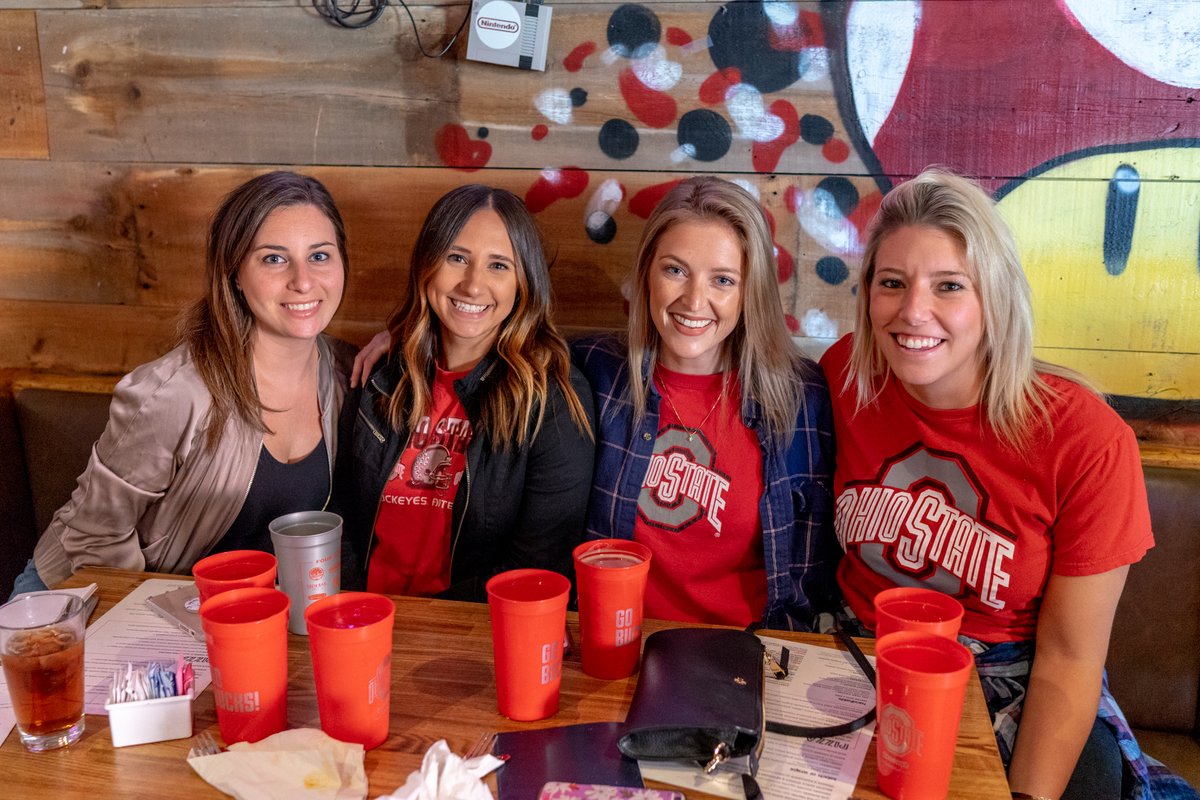 GaslightBar's tweet image. It's a beautiful day for a Buckeye win! 🙌 We'll see you at #GaslightBarChi for an 11am kickoff! 🏈🍻