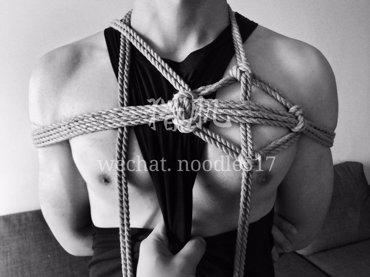 背心就撕了吧
绳子背心更酷！