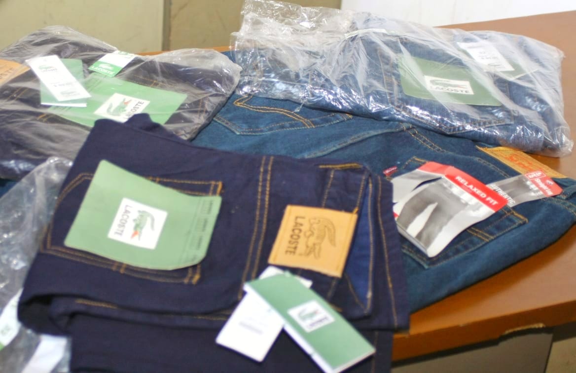 De igual forma ha sido incautadas diferentes tipos de mercaderías valoradas en $906,528, evadiendo pagos de impuestos y promoviendo la financiación de estructuras terroristas, las cuales gracias al trabajo policial no llegarán a tener estos recursos.
#ITVX https://t.co/11T1ZqrJ5N
