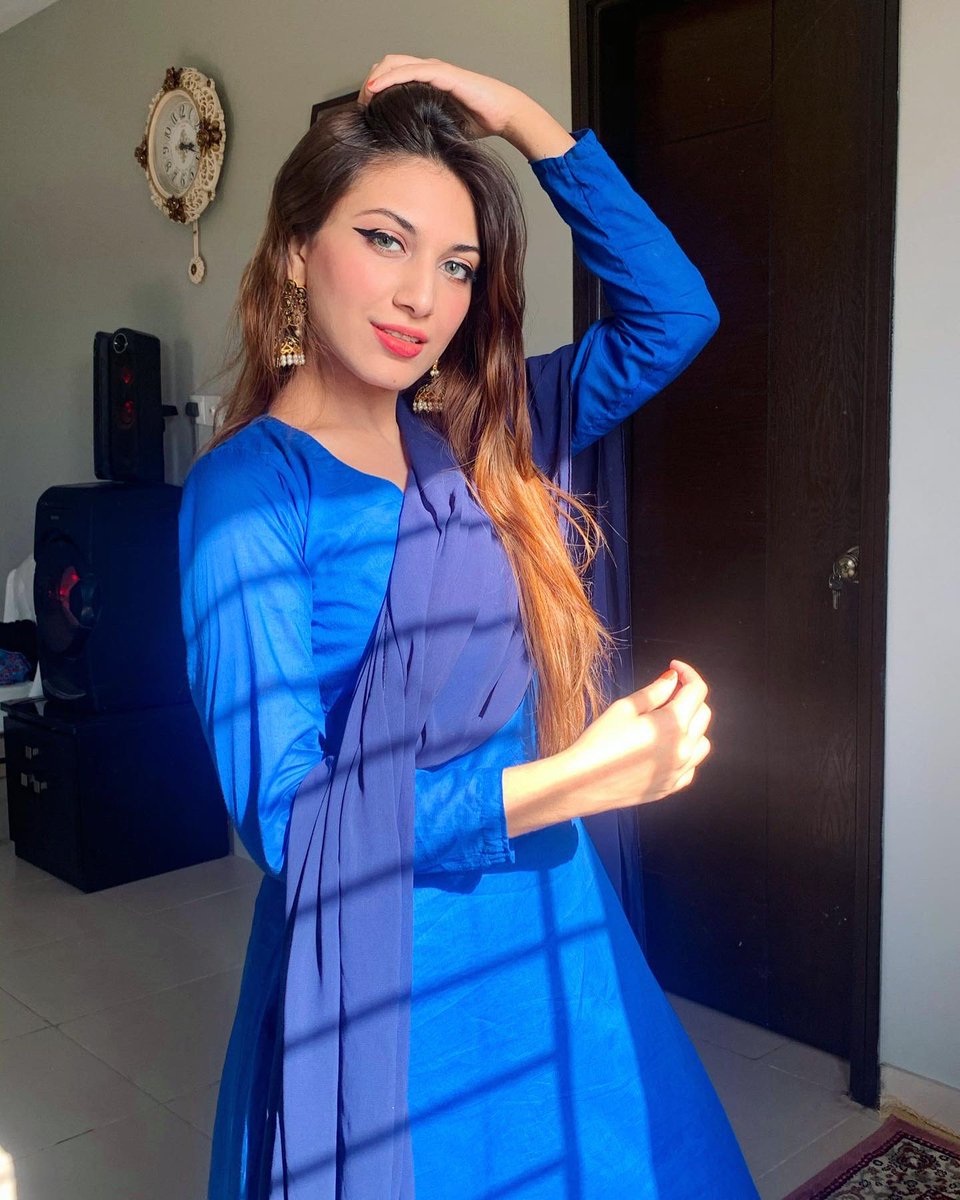hoormahaveera's tweet photo. Happy weekend 💙✨ https://t.co/JaLvegPW1O