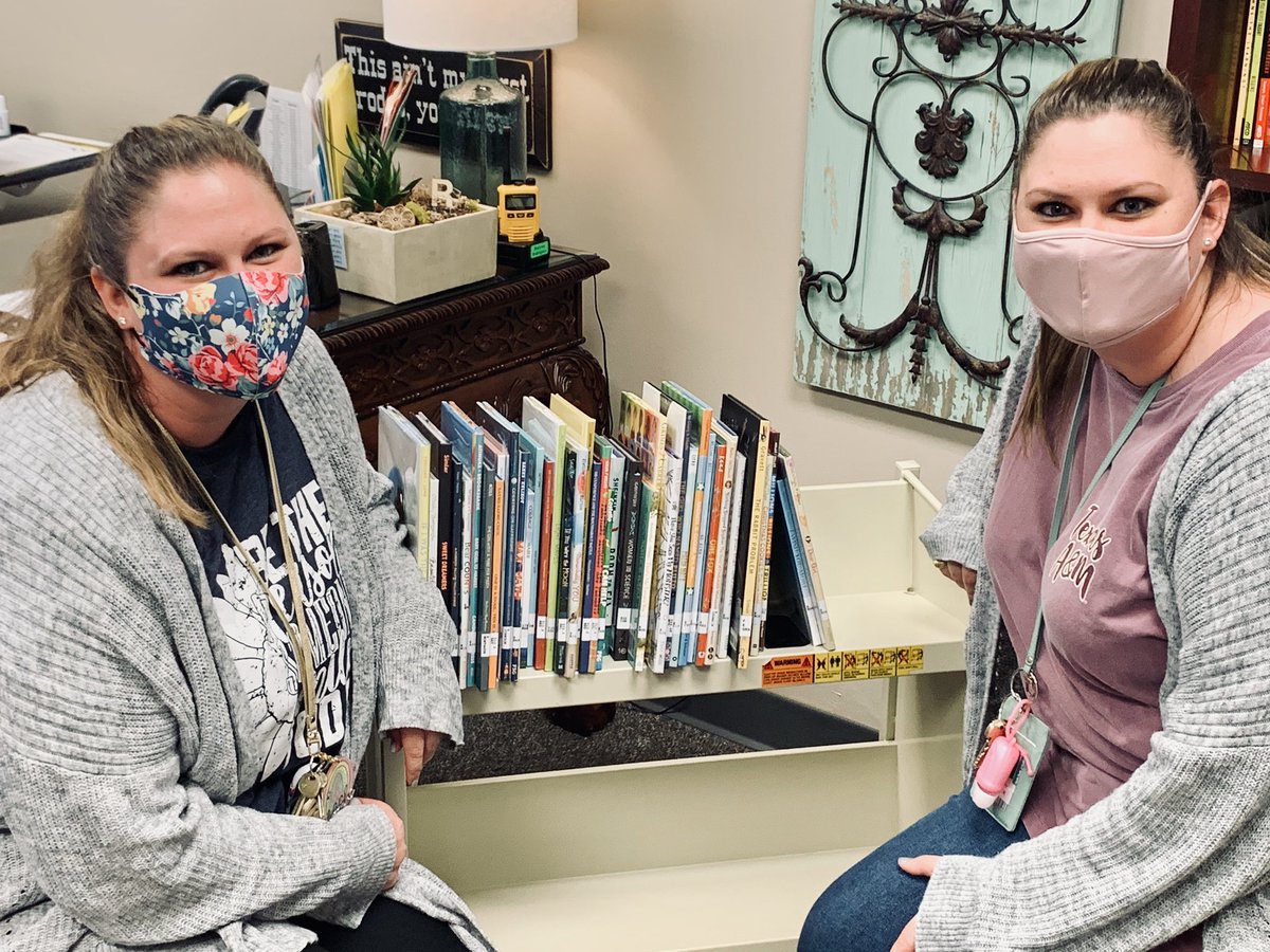 mayzermath's tweet photo. A few family members donated money to our school in memory of my mom to purchase books for the school library. Yesterday, @malynn_r showed Ashley and I the books they had chosen 💜 The thoughtfulness of the books picked and the Snoopy labels are absolutely perfect! #goOKEkoalas https://t.co/e7KwrOwhCs