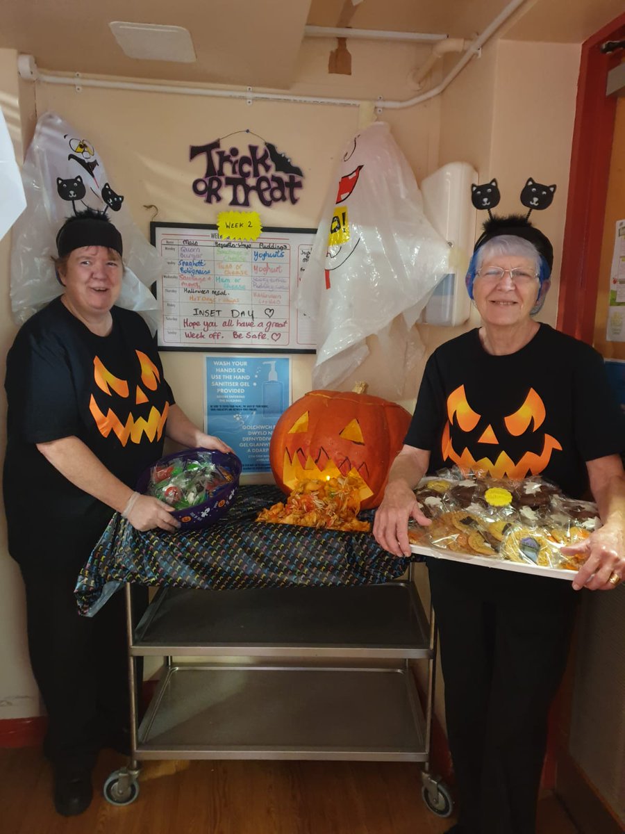 traceysmart2's tweet photo. Great halloween lunch at palmerston school on thursday.the children loved it.x https://t.co/RnYQwKnG0s