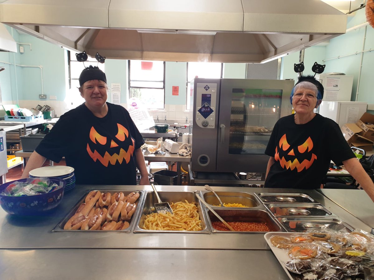 traceysmart2's tweet photo. Great halloween lunch at palmerston school on thursday.the children loved it.x https://t.co/RnYQwKnG0s