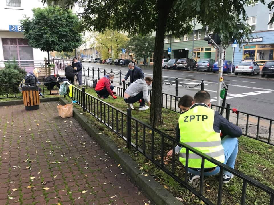 UD_PragaPolnoc's tweet photo. #ZielonaPraga
300 cebulek krokusów posadzili dziś na skwerze przy Brzeskiej Zarząd Dzielnicy, #ZPTP razem z mieszkańcami i organizacjami. Dziękujemy! To była piękna sobota! 🌿🌺
@warszawa @UD_PragaPolnoc @ZarzadZieleni @JustynaGlusman @tvnwarszawa @TVP3Warszawa @ZStolicy https://t.co/1WYtWT1vxb
