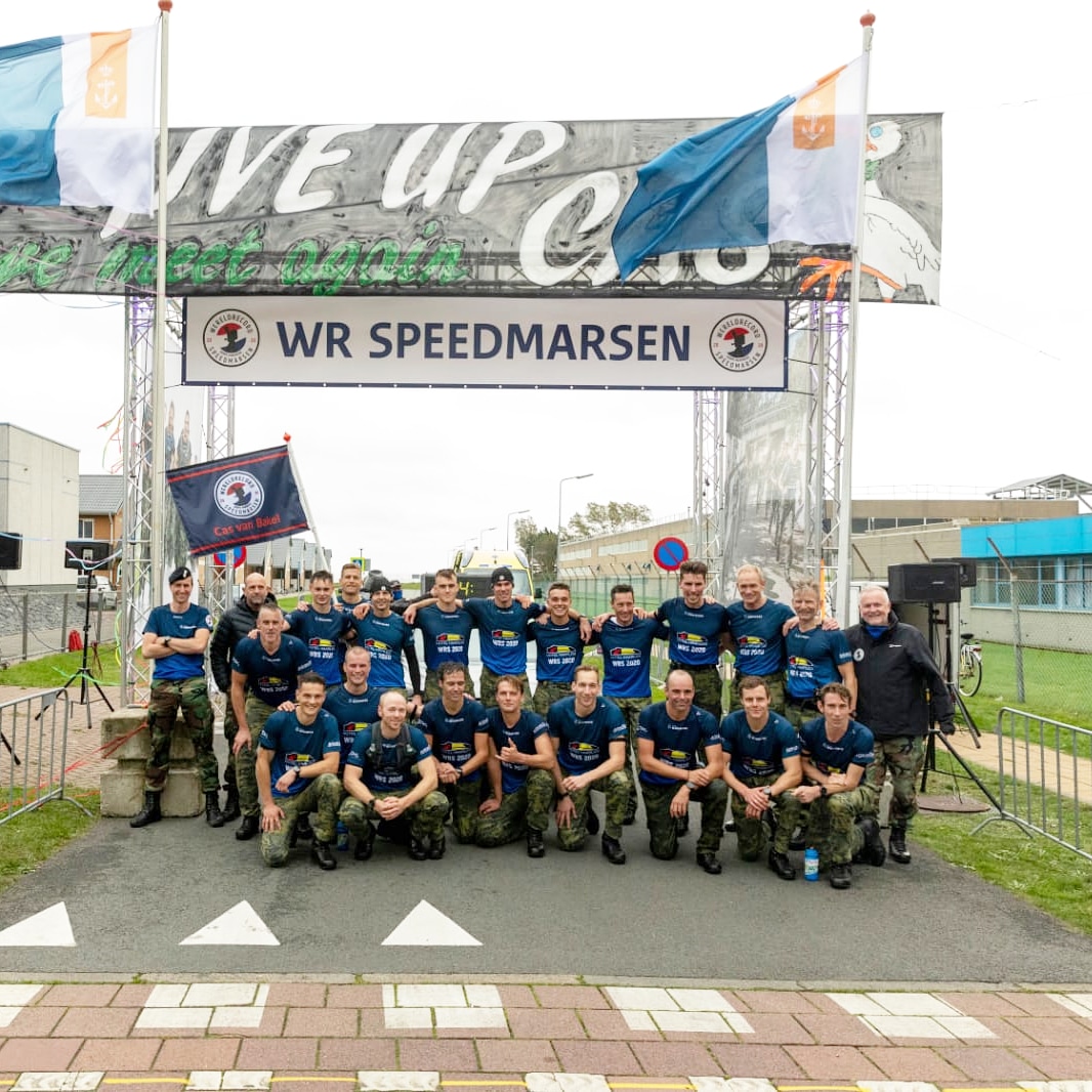 JCBijlsma's tweet photo. Kracht, verbondenheid en toewijding.

De kernwaarden van @korpsmariniers en de basis voor ons wereldrecord.

Wat een geweld... https://t.co/Kfs8BA9EL5