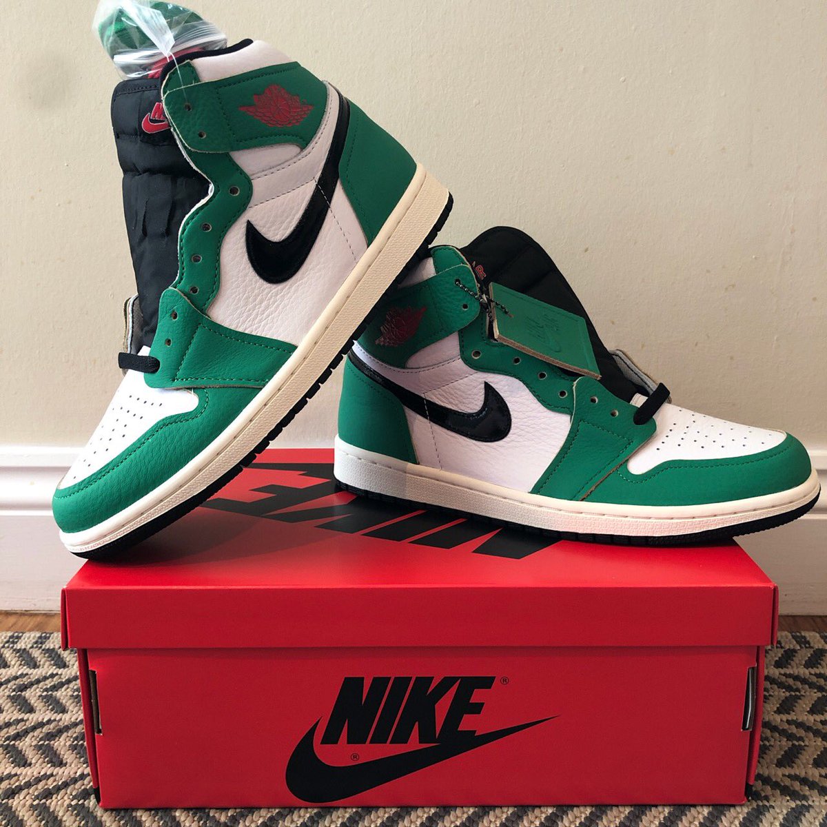 BenzieSells's tweet photo. 🔴SOLD🔴

Out the door today through my Depop! 

More Heat through the Link In My Bio 🔥

#Jordan #AirJordan #JordanBrand #NikeAirJordan #Jordan4 #JordanBrand #NikeSneakers #Sneakers #SneakerHeads #HypeSneakers #Hype #HypeShoes #Copped #InTheBag https://t.co/I7485ivDjz