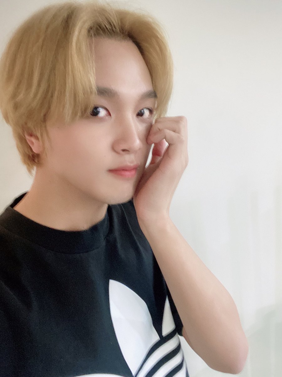 dailybubble127's tweet photo. • Haechan https://t.co/A6Y8PYrs5u