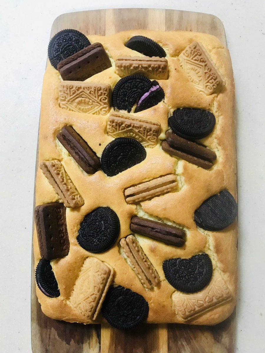 bakingjosie's tweet photo. 24 October - "Empty the Biscuit Tin" Slice #slice #cakes #baking #weekend #twitchtv #TwitchStreamers #twitchstream #weekendbaking https://t.co/0LCvKzzT6t