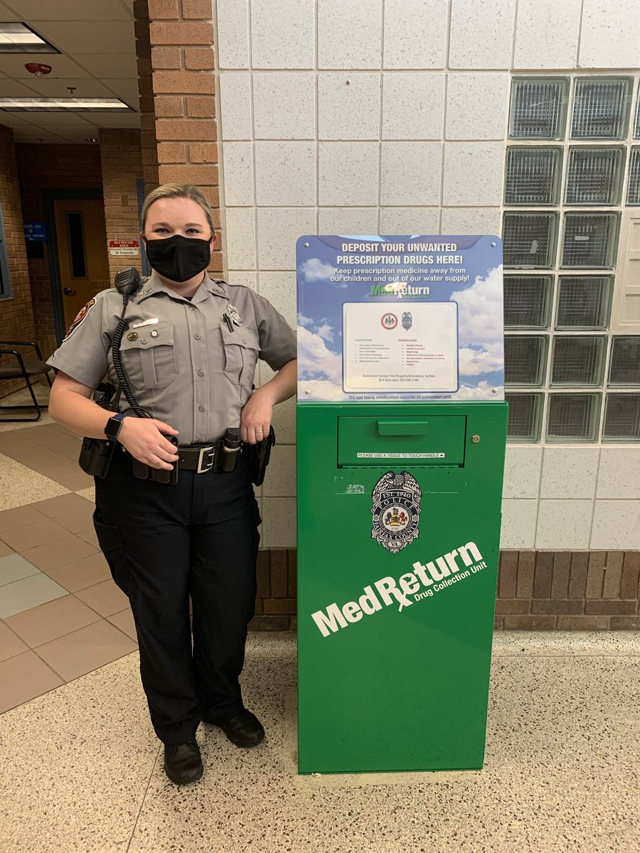 FairfaxCountyPD's tweet photo. Officers across the county are collecting your unused and expired medications today for National Drug Take Back Day! We will be out collecting from 10AM-2PM. Click here for locations around the county: #FCPDOnScene https://t.co/Z6w8gjZKxO https://t.co/l3yuRhpvL1
