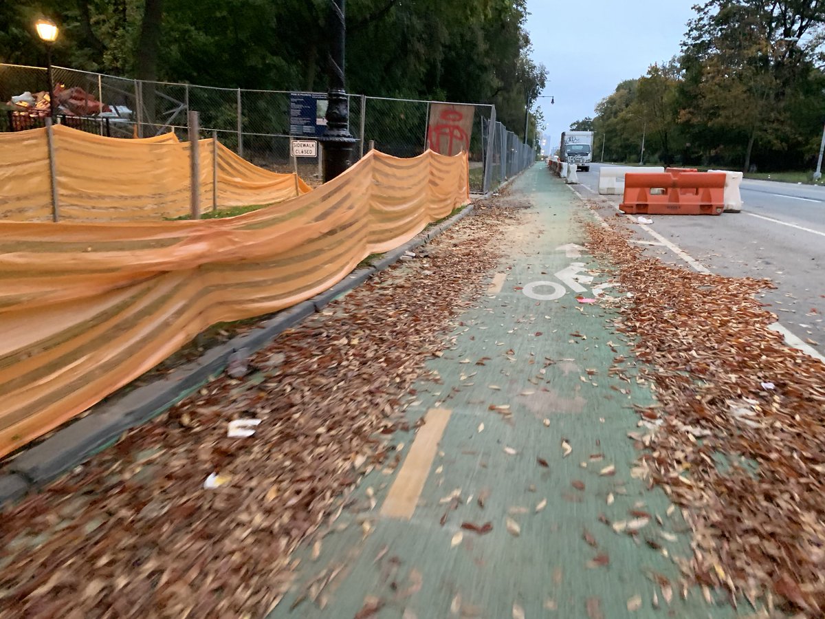 D00RZ0NE's tweet photo. The #FixFlatbush #bikeNYC lane is an obstacle course, @NYC_DOT @NYCSanitation @nyc311. Plz halp! https://t.co/W84nnRYjbM